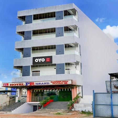 Khammam Hotel O Pr Grand מראה חיצוני תמונה