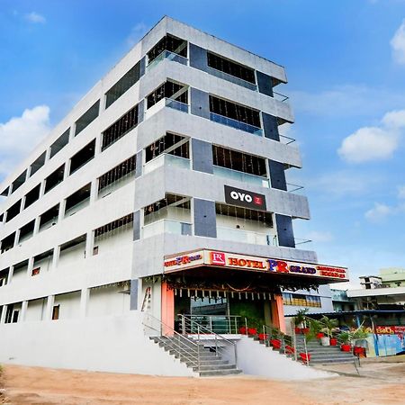 Khammam Hotel O Pr Grand מראה חיצוני תמונה