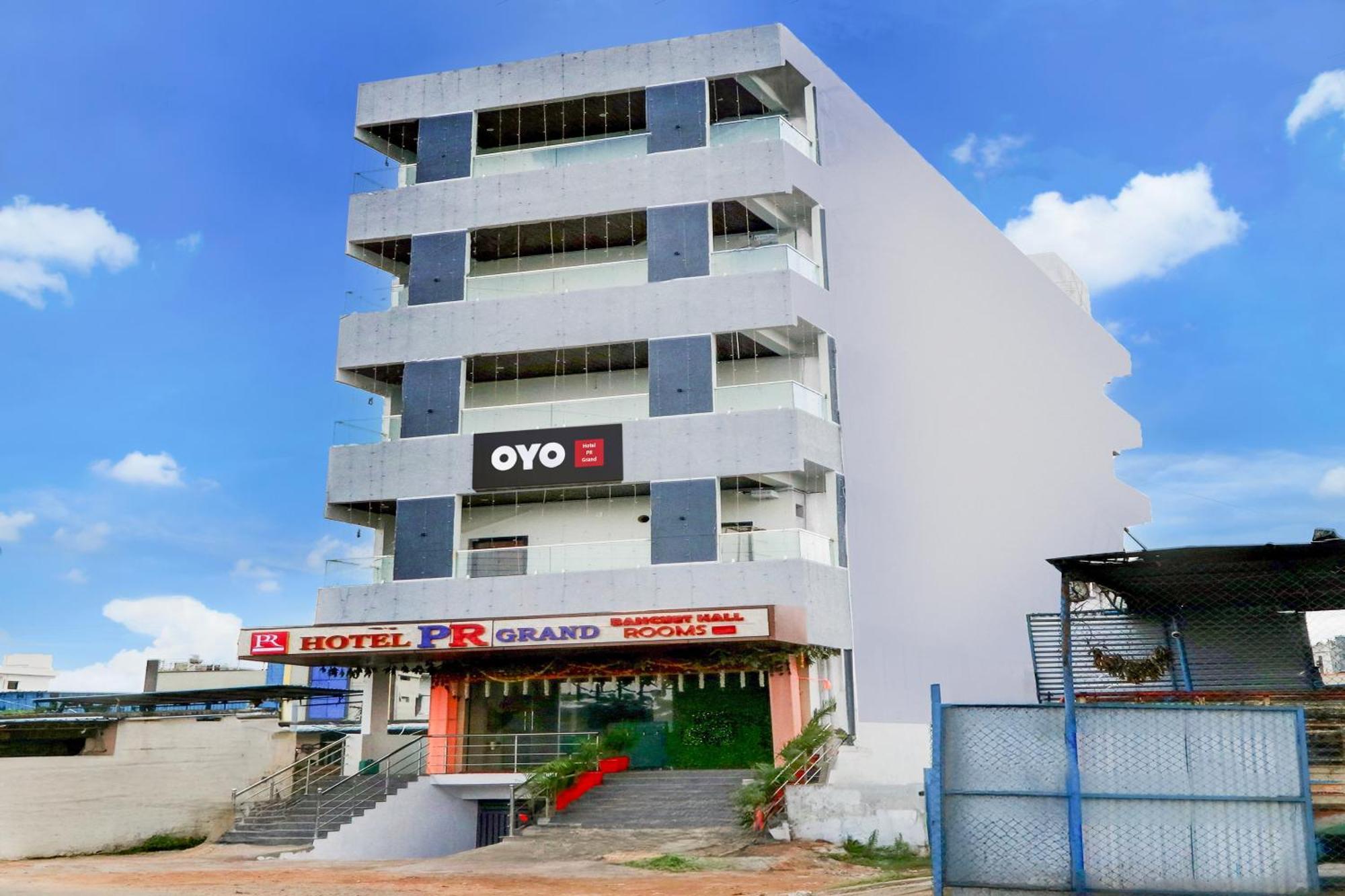 Khammam Hotel O Pr Grand מראה חיצוני תמונה