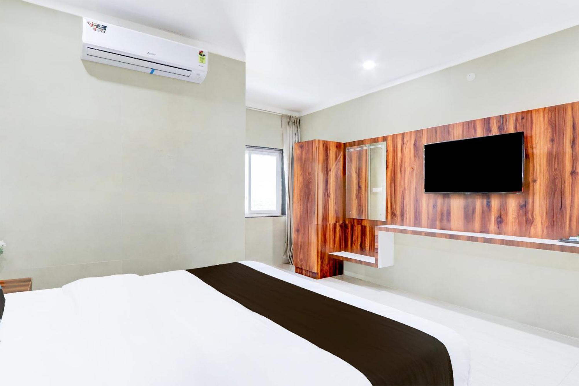 Khammam Hotel O Pr Grand מראה חיצוני תמונה