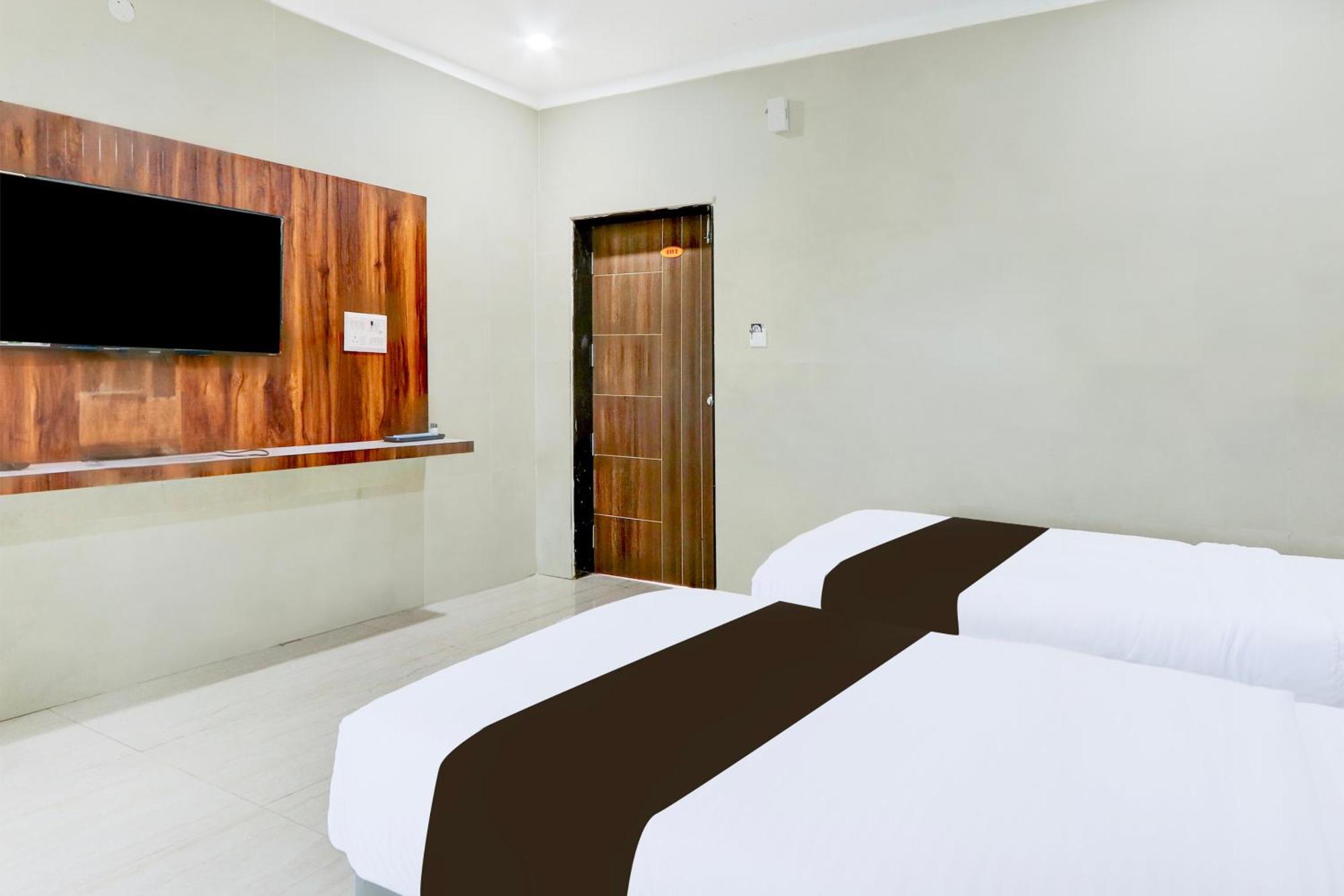 Khammam Hotel O Pr Grand מראה חיצוני תמונה