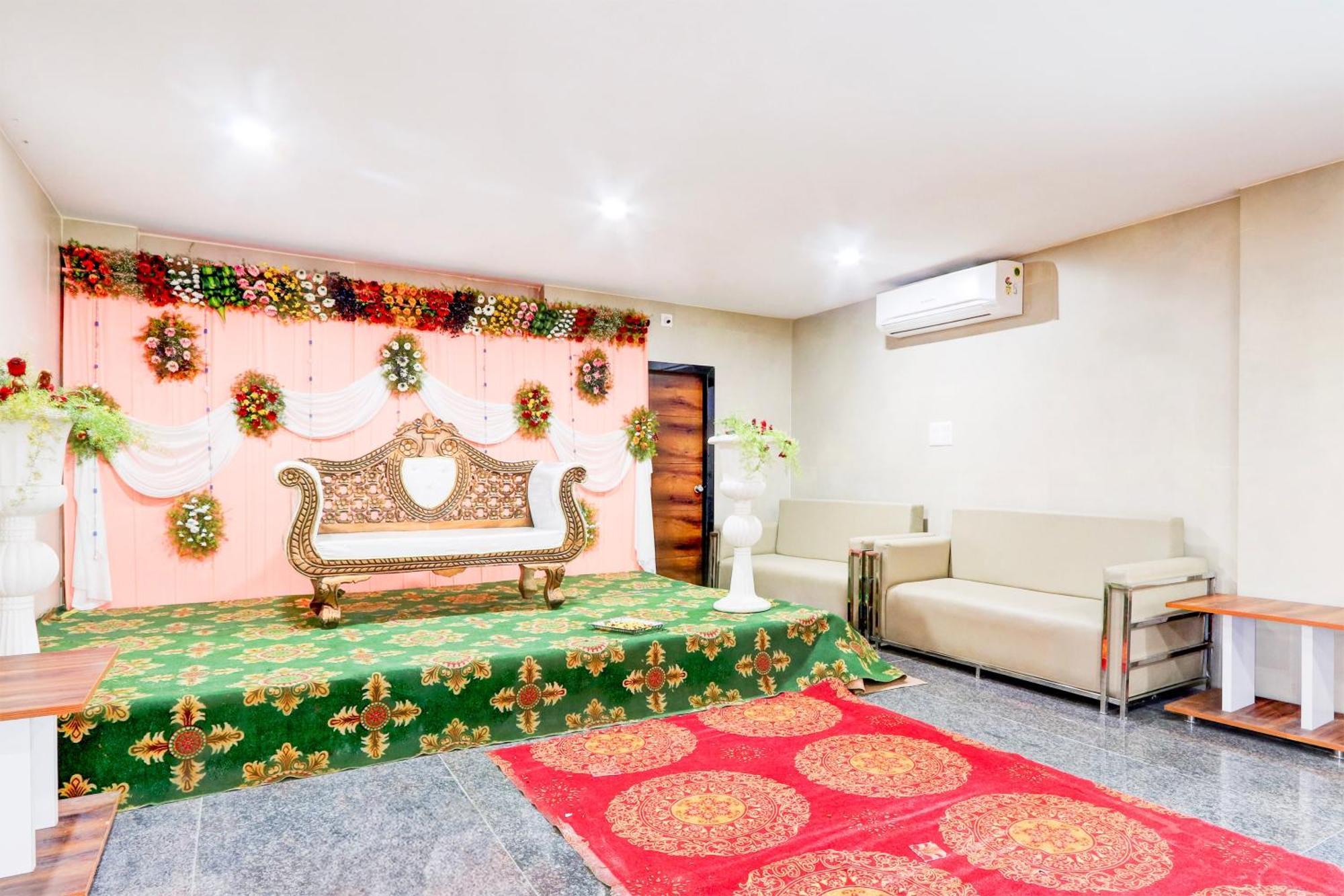 Khammam Hotel O Pr Grand מראה חיצוני תמונה