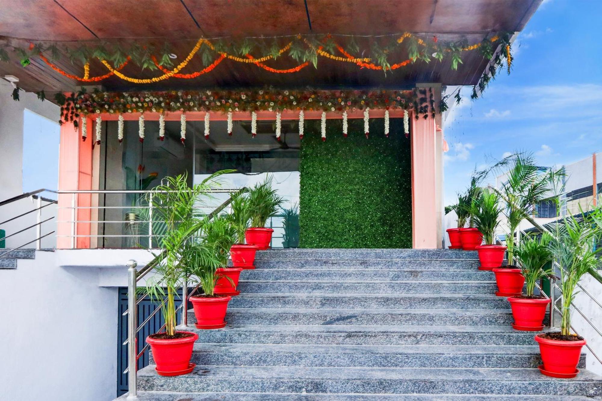 Khammam Hotel O Pr Grand מראה חיצוני תמונה