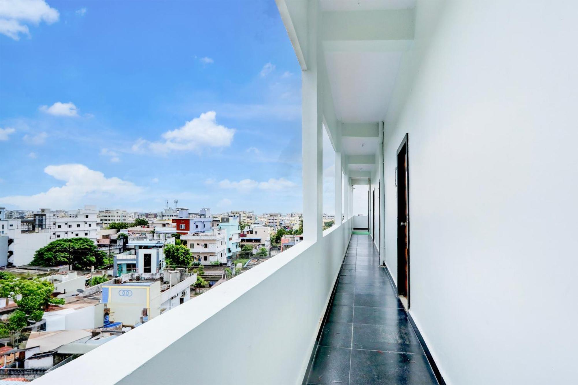 Khammam Hotel O Pr Grand מראה חיצוני תמונה
