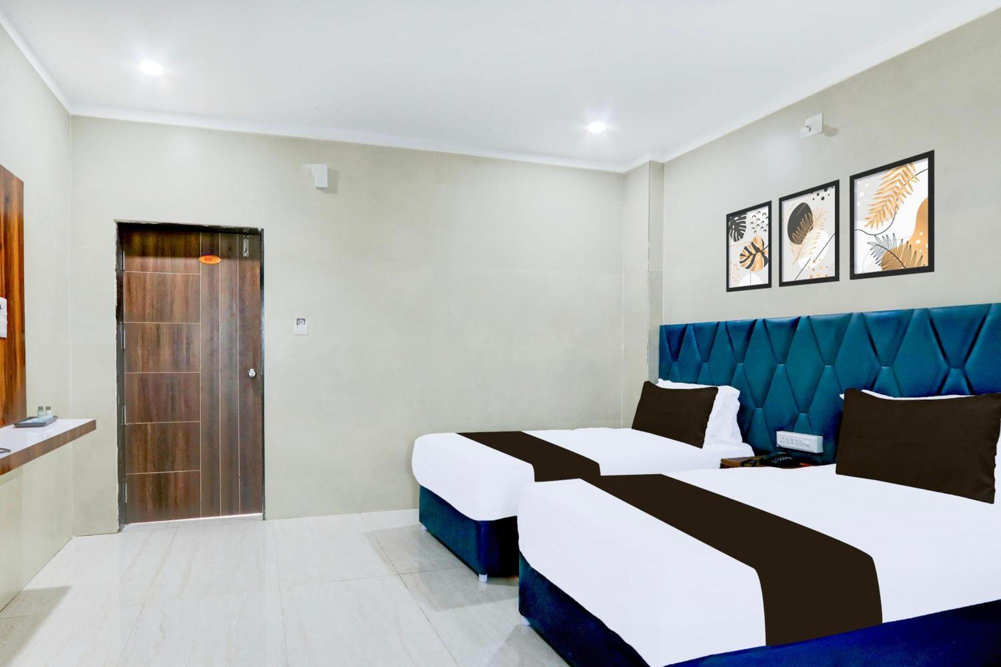 Khammam Hotel O Pr Grand מראה חיצוני תמונה